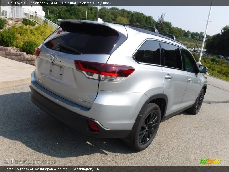 Celestial Silver Metallic / Black 2019 Toyota Highlander SE AWD