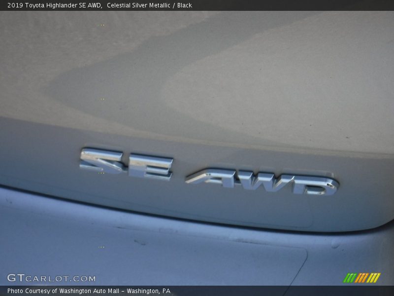 Celestial Silver Metallic / Black 2019 Toyota Highlander SE AWD
