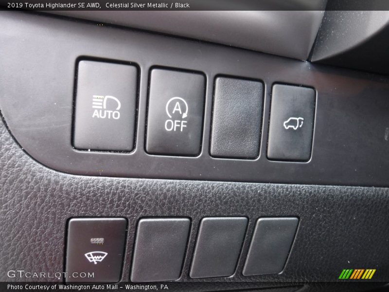 Celestial Silver Metallic / Black 2019 Toyota Highlander SE AWD