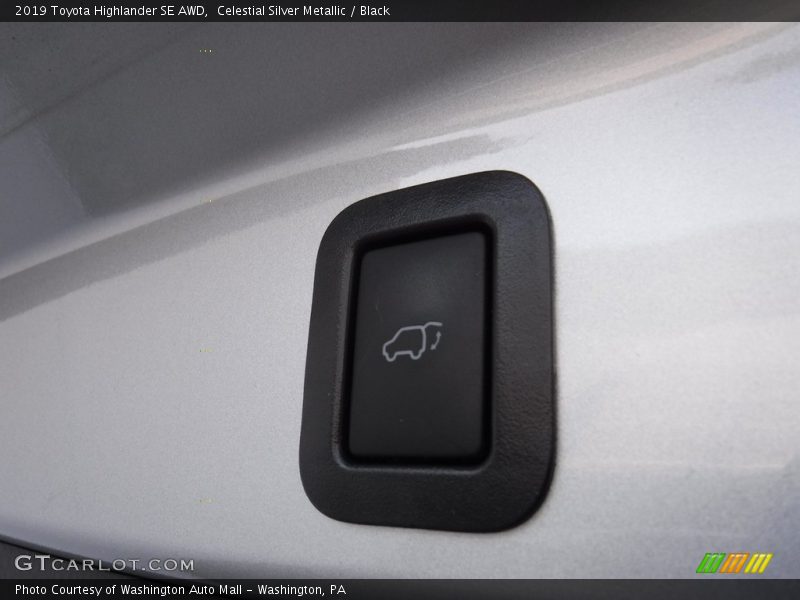 Celestial Silver Metallic / Black 2019 Toyota Highlander SE AWD