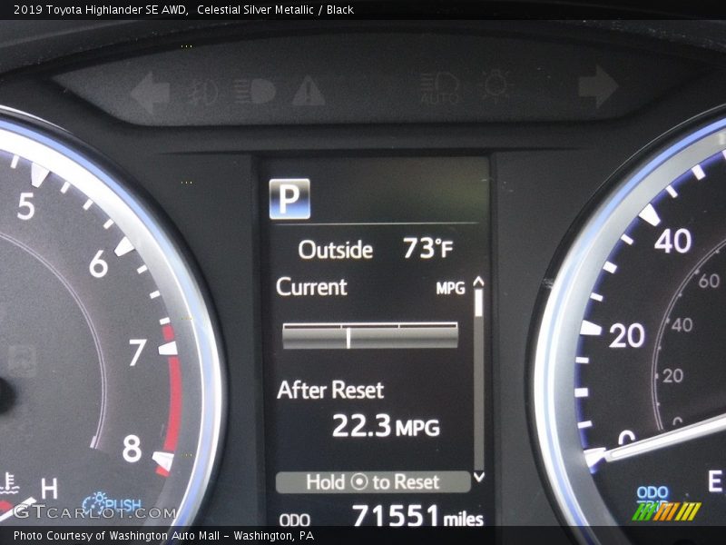 Celestial Silver Metallic / Black 2019 Toyota Highlander SE AWD