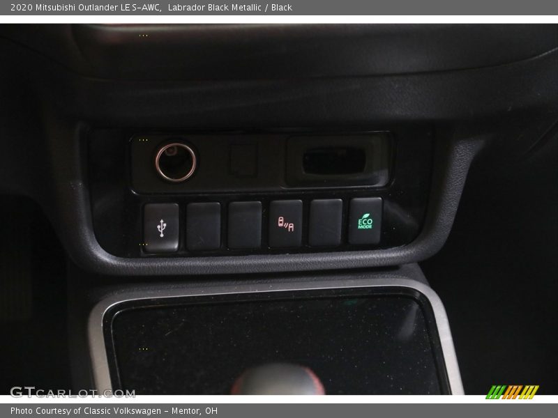 Labrador Black Metallic / Black 2020 Mitsubishi Outlander LE S-AWC