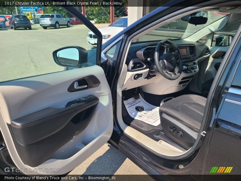 Brilliant Black Crystal Pearl / Black/Alloy 2017 Chrysler Pacifica LX