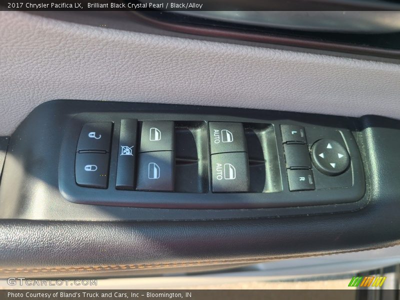 Brilliant Black Crystal Pearl / Black/Alloy 2017 Chrysler Pacifica LX