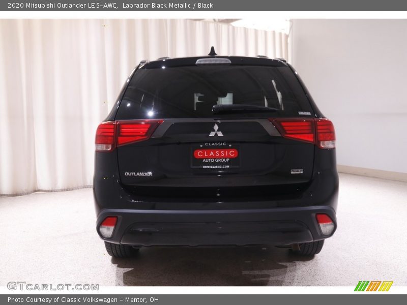 Labrador Black Metallic / Black 2020 Mitsubishi Outlander LE S-AWC