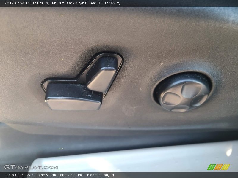 Brilliant Black Crystal Pearl / Black/Alloy 2017 Chrysler Pacifica LX