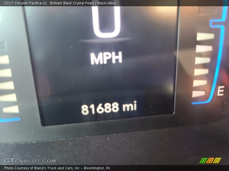 Brilliant Black Crystal Pearl / Black/Alloy 2017 Chrysler Pacifica LX