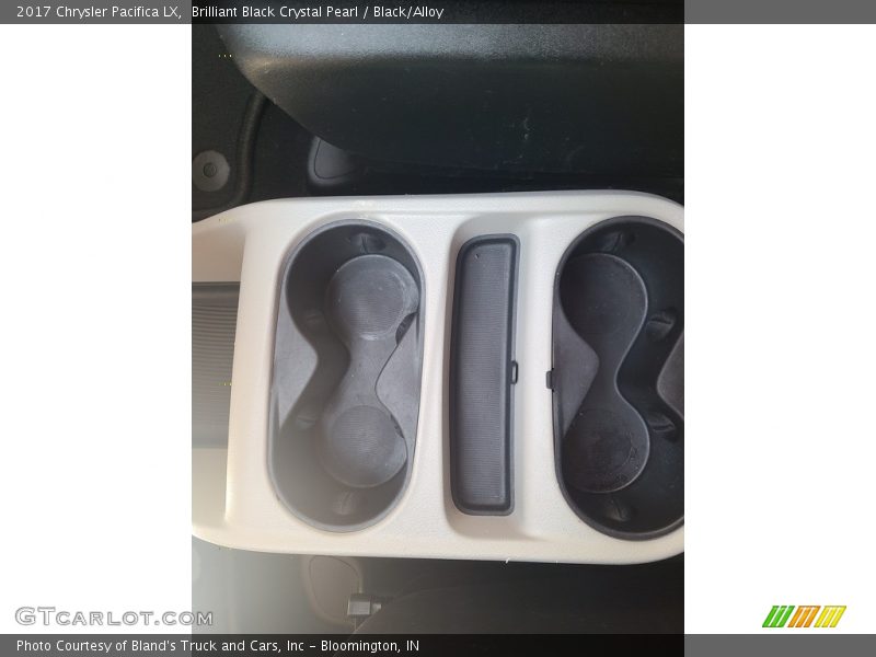 Brilliant Black Crystal Pearl / Black/Alloy 2017 Chrysler Pacifica LX