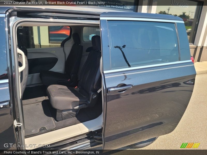 Brilliant Black Crystal Pearl / Black/Alloy 2017 Chrysler Pacifica LX
