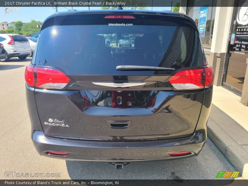 Brilliant Black Crystal Pearl / Black/Alloy 2017 Chrysler Pacifica LX