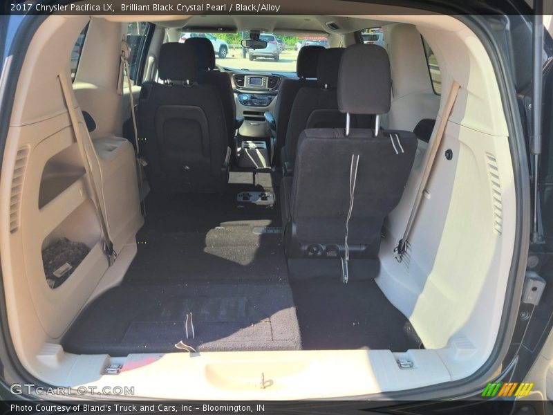 Brilliant Black Crystal Pearl / Black/Alloy 2017 Chrysler Pacifica LX