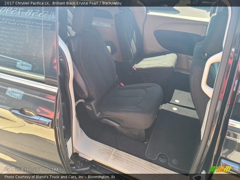 Brilliant Black Crystal Pearl / Black/Alloy 2017 Chrysler Pacifica LX
