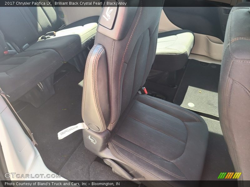 Brilliant Black Crystal Pearl / Black/Alloy 2017 Chrysler Pacifica LX