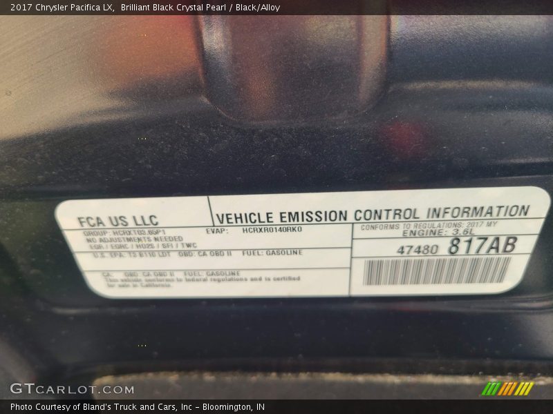 Brilliant Black Crystal Pearl / Black/Alloy 2017 Chrysler Pacifica LX