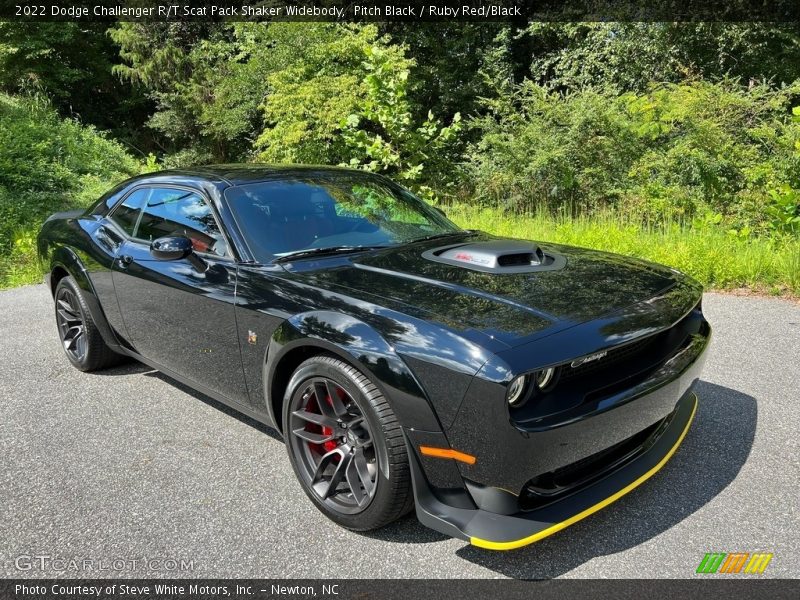 Front 3/4 View of 2022 Challenger R/T Scat Pack Shaker Widebody
