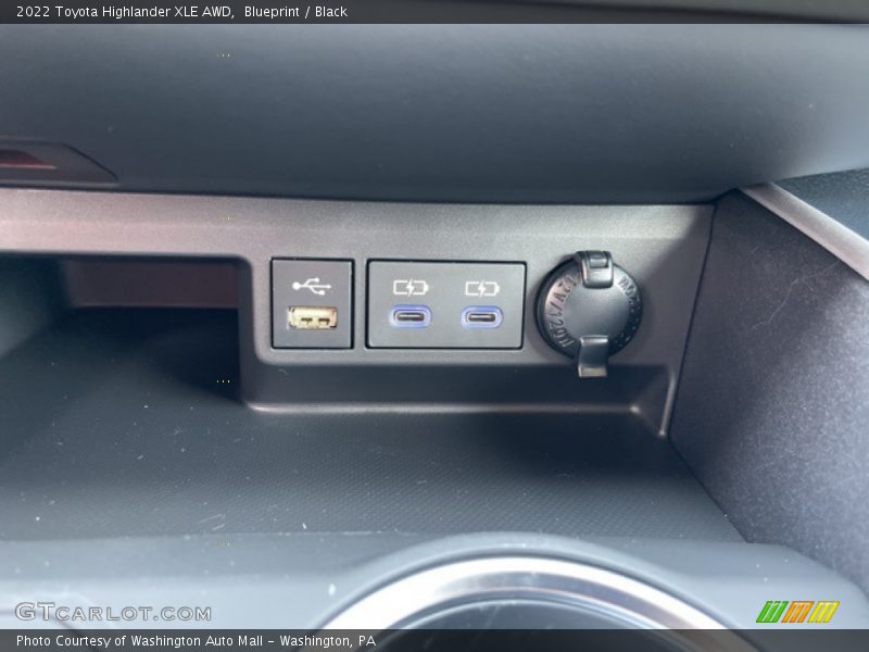 Blueprint / Black 2022 Toyota Highlander XLE AWD