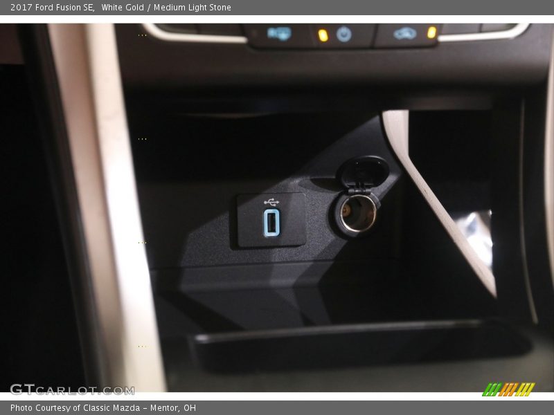 White Gold / Medium Light Stone 2017 Ford Fusion SE