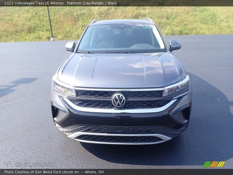 Platinum Gray Metallic / Black 2022 Volkswagen Taos SE 4Motion