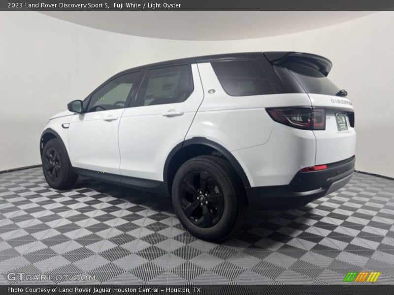 Fuji White / Light Oyster 2023 Land Rover Discovery Sport S