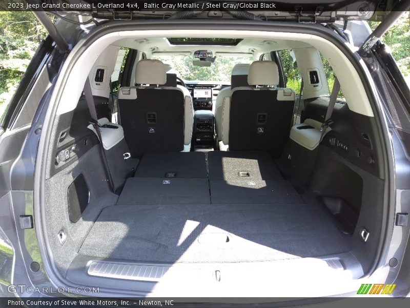  2023 Grand Cherokee L Overland 4x4 Trunk