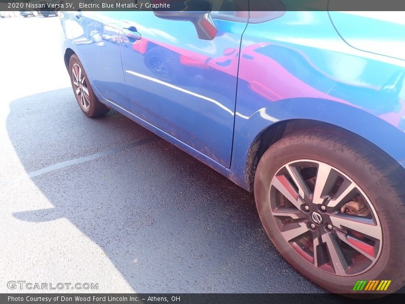 Electric Blue Metallic / Graphite 2020 Nissan Versa SV