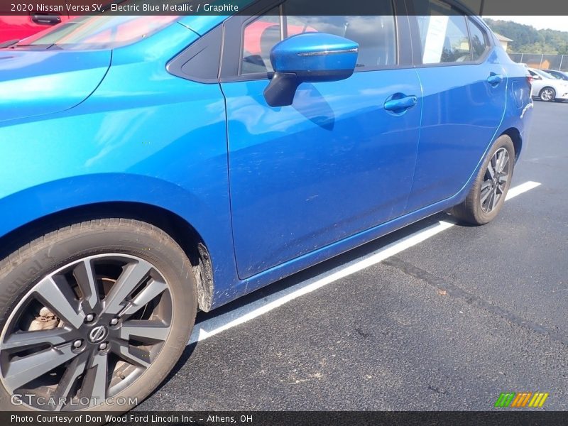 Electric Blue Metallic / Graphite 2020 Nissan Versa SV