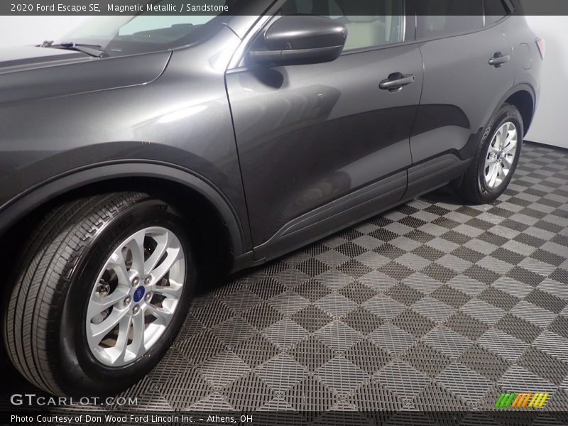 Magnetic Metallic / Sandstone 2020 Ford Escape SE