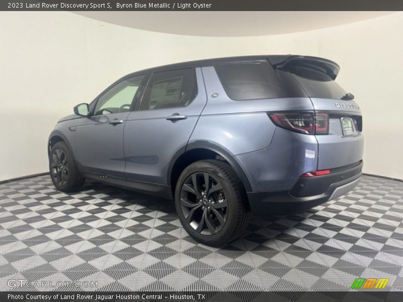 Byron Blue Metallic / Light Oyster 2023 Land Rover Discovery Sport S