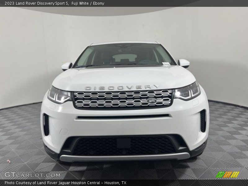 Fuji White / Ebony 2023 Land Rover Discovery Sport S