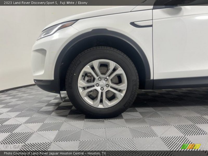 Fuji White / Ebony 2023 Land Rover Discovery Sport S