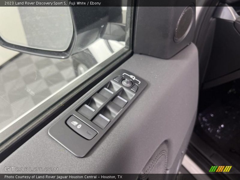 Fuji White / Ebony 2023 Land Rover Discovery Sport S