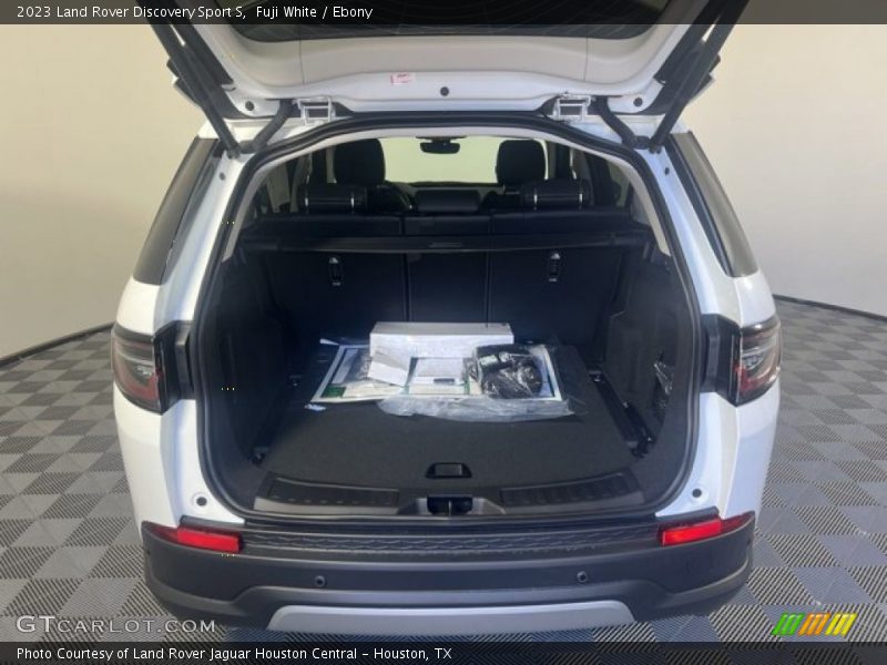 Fuji White / Ebony 2023 Land Rover Discovery Sport S
