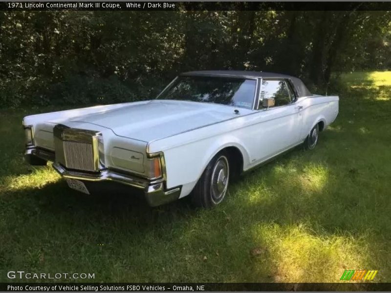 Front 3/4 View of 1971 Continental Mark III Coupe