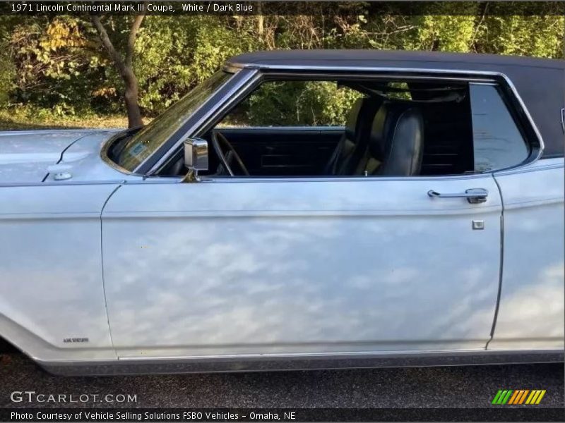 White / Dark Blue 1971 Lincoln Continental Mark III Coupe