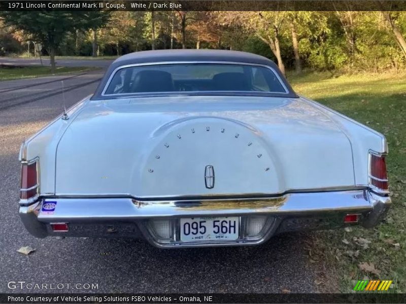 White / Dark Blue 1971 Lincoln Continental Mark III Coupe