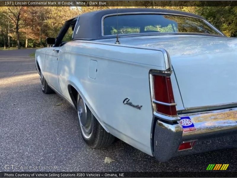 White / Dark Blue 1971 Lincoln Continental Mark III Coupe