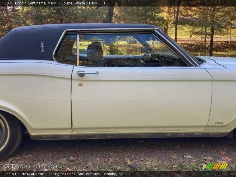 White / Dark Blue 1971 Lincoln Continental Mark III Coupe