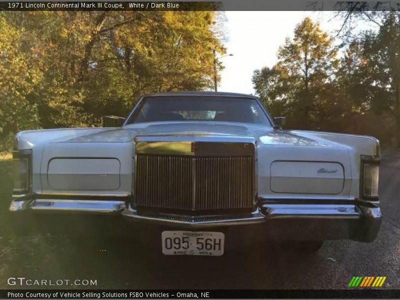 White / Dark Blue 1971 Lincoln Continental Mark III Coupe