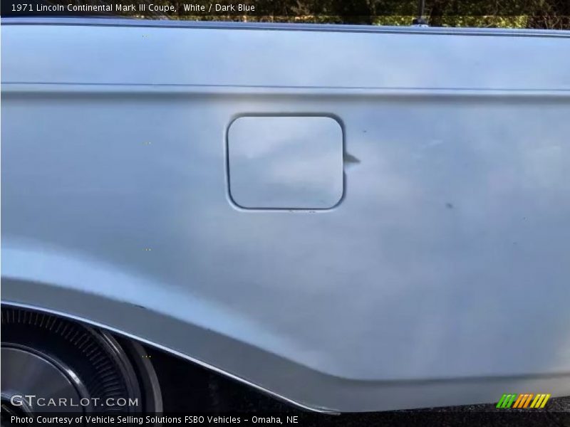 White / Dark Blue 1971 Lincoln Continental Mark III Coupe
