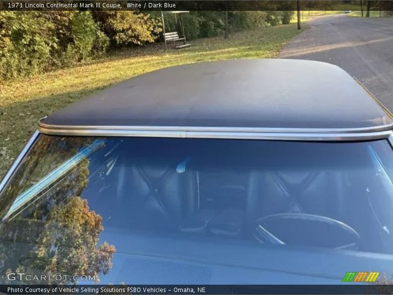 White / Dark Blue 1971 Lincoln Continental Mark III Coupe