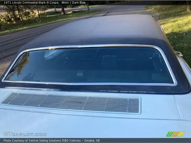 White / Dark Blue 1971 Lincoln Continental Mark III Coupe