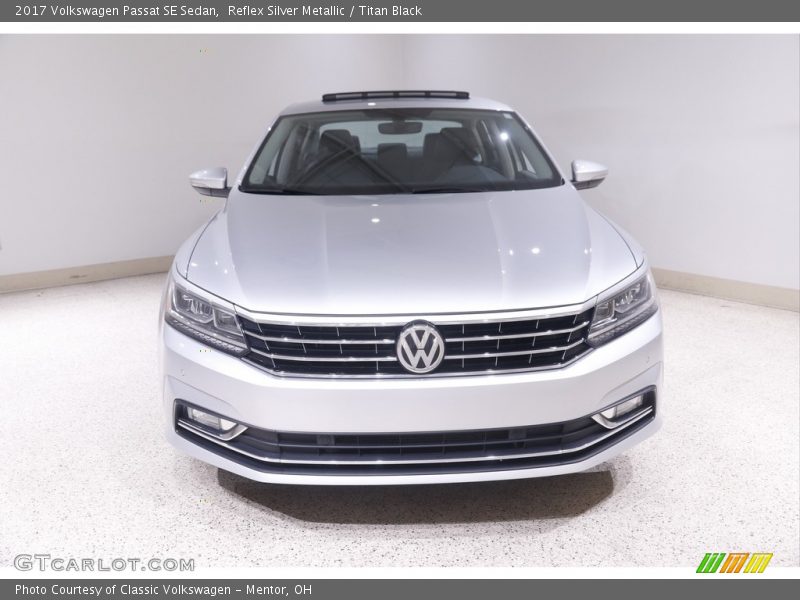 Reflex Silver Metallic / Titan Black 2017 Volkswagen Passat SE Sedan