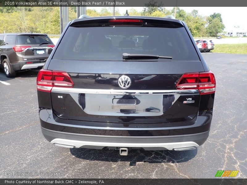 Deep Black Pearl / Titan Black 2018 Volkswagen Atlas SE 4Motion