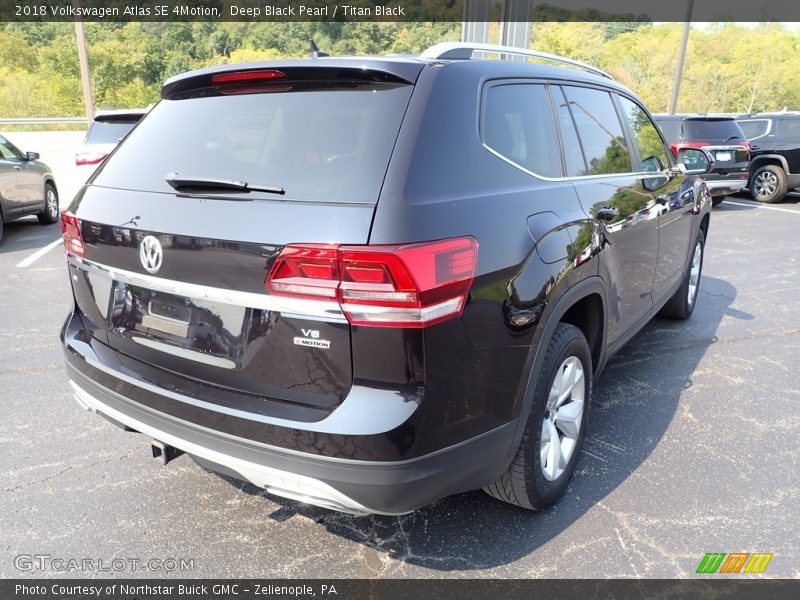 Deep Black Pearl / Titan Black 2018 Volkswagen Atlas SE 4Motion