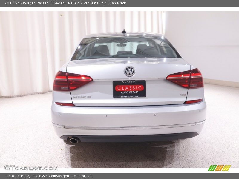 Reflex Silver Metallic / Titan Black 2017 Volkswagen Passat SE Sedan