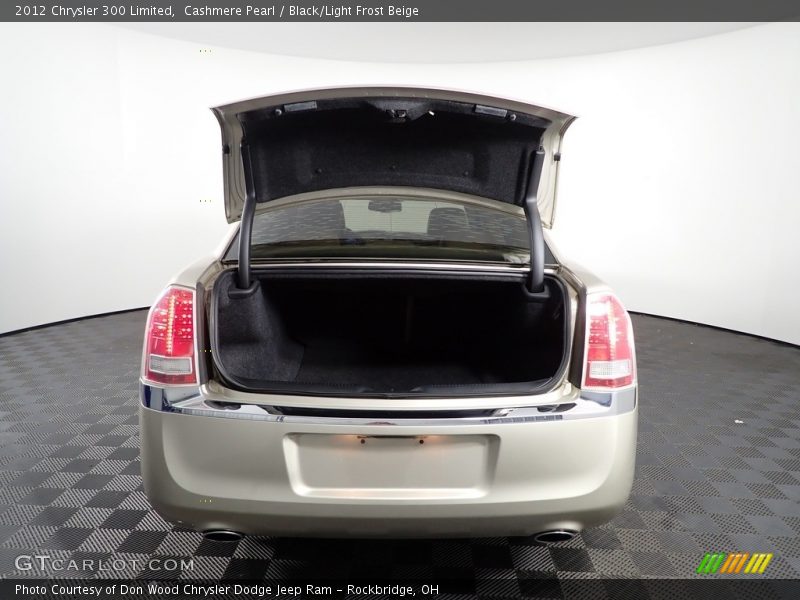 Cashmere Pearl / Black/Light Frost Beige 2012 Chrysler 300 Limited
