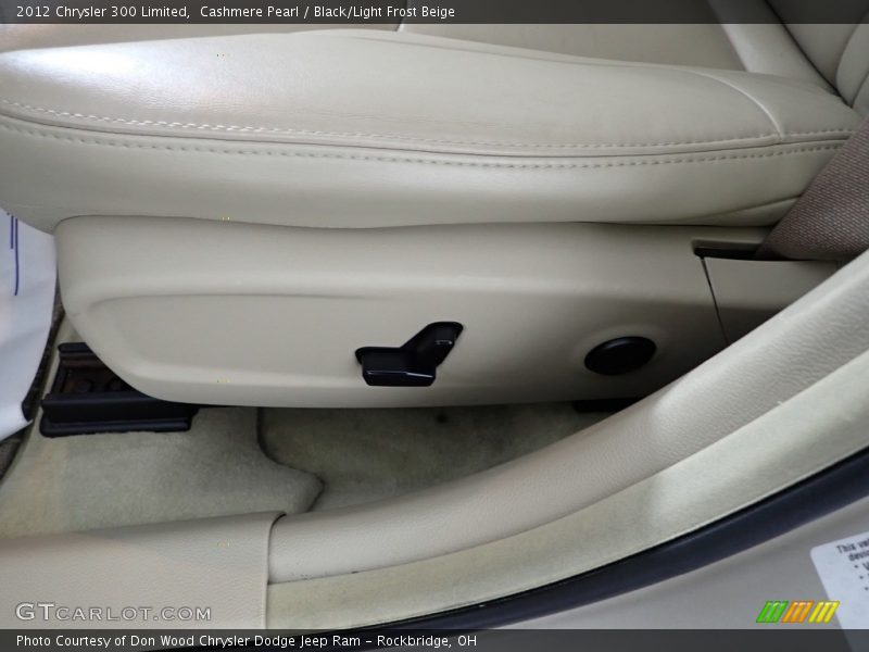 Cashmere Pearl / Black/Light Frost Beige 2012 Chrysler 300 Limited