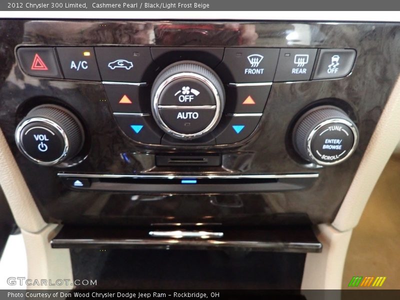 Cashmere Pearl / Black/Light Frost Beige 2012 Chrysler 300 Limited