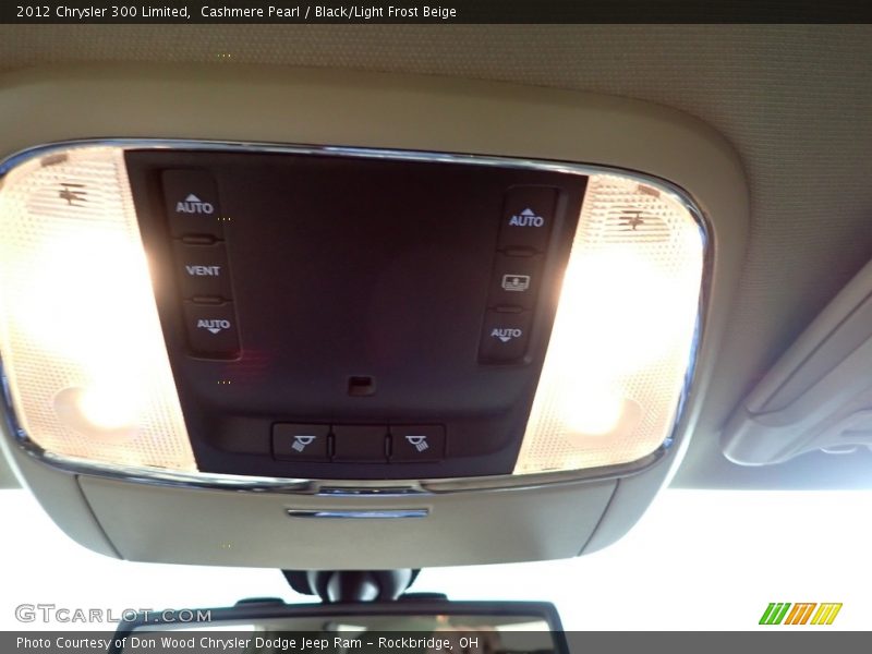 Cashmere Pearl / Black/Light Frost Beige 2012 Chrysler 300 Limited