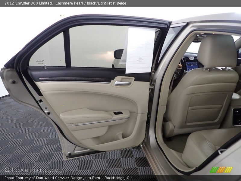 Cashmere Pearl / Black/Light Frost Beige 2012 Chrysler 300 Limited